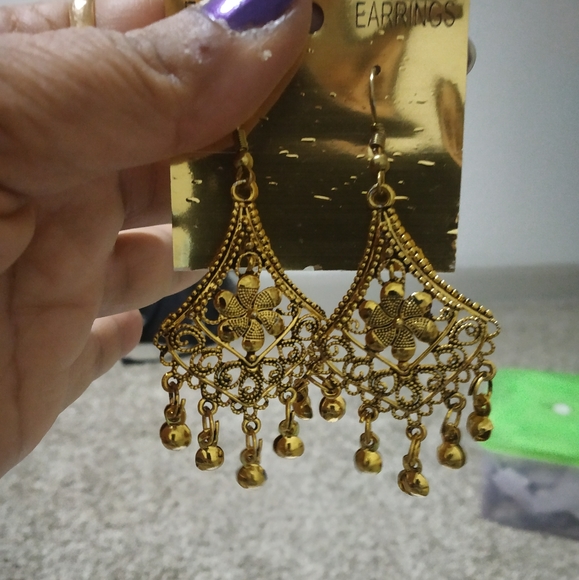 Jewelry - Picture 5 of 5